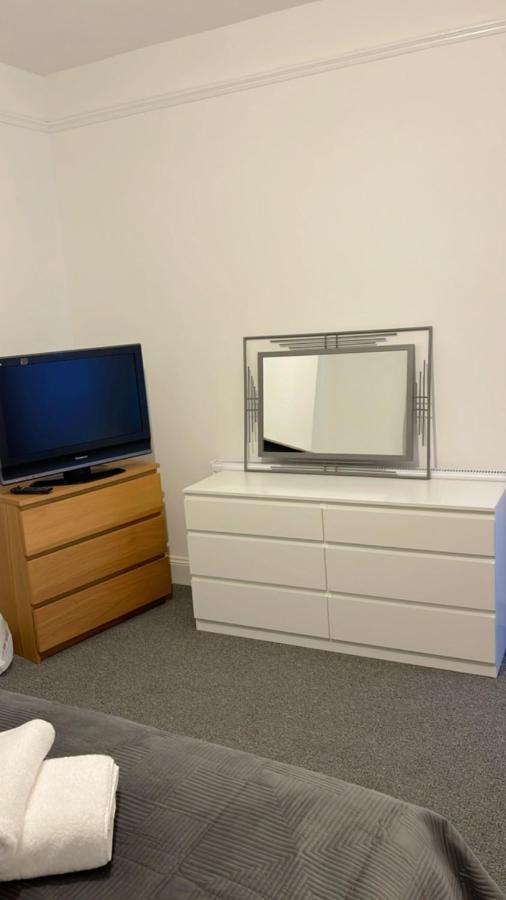 Large Room 2 Bristol Exterior photo